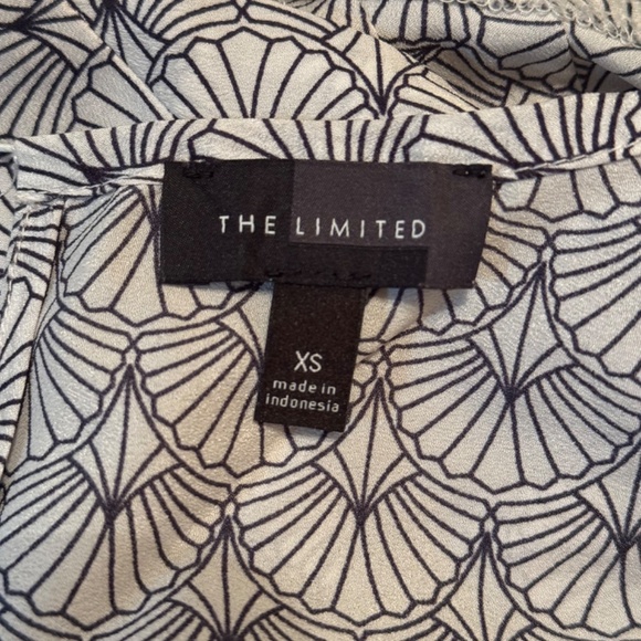 The limited blouse - Picture 3 of 3